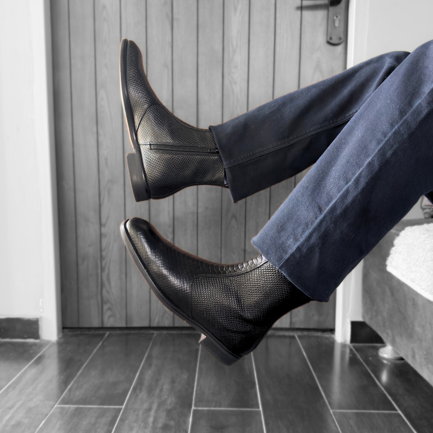 Croco Italian Chelsea Boots with Side Chain (Black)(bl-501)