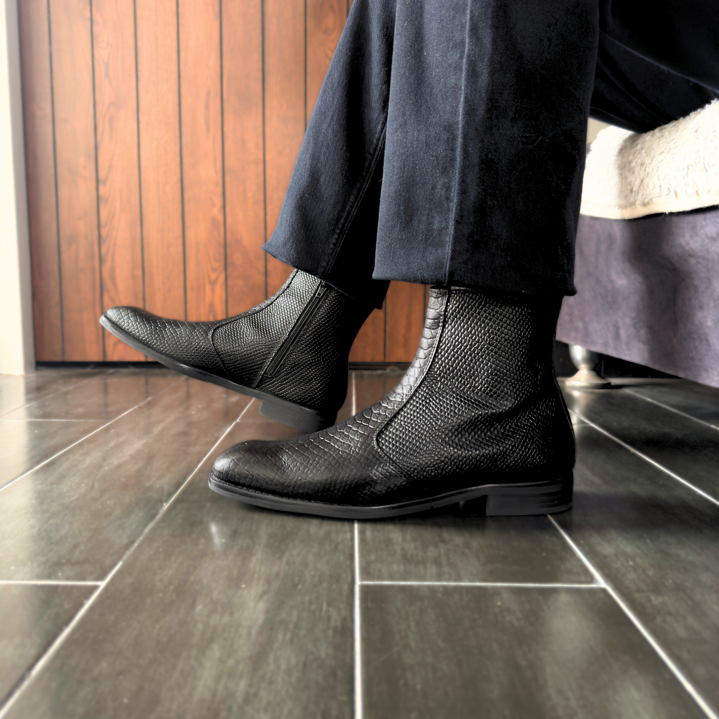 Croco Italian Chelsea Boots with Side Chain (Black)(bl-501)