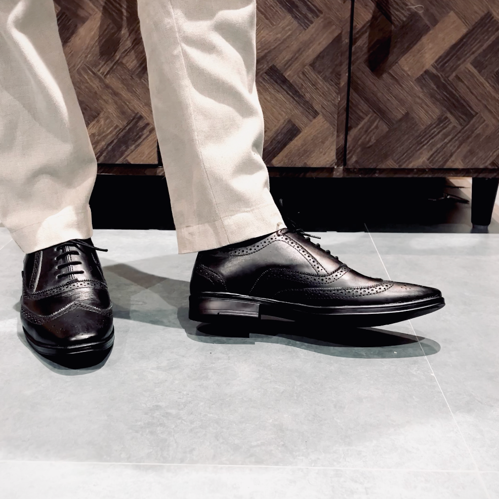 Handcrafted Brogue Black Formal Lace-up Shoes (Black)