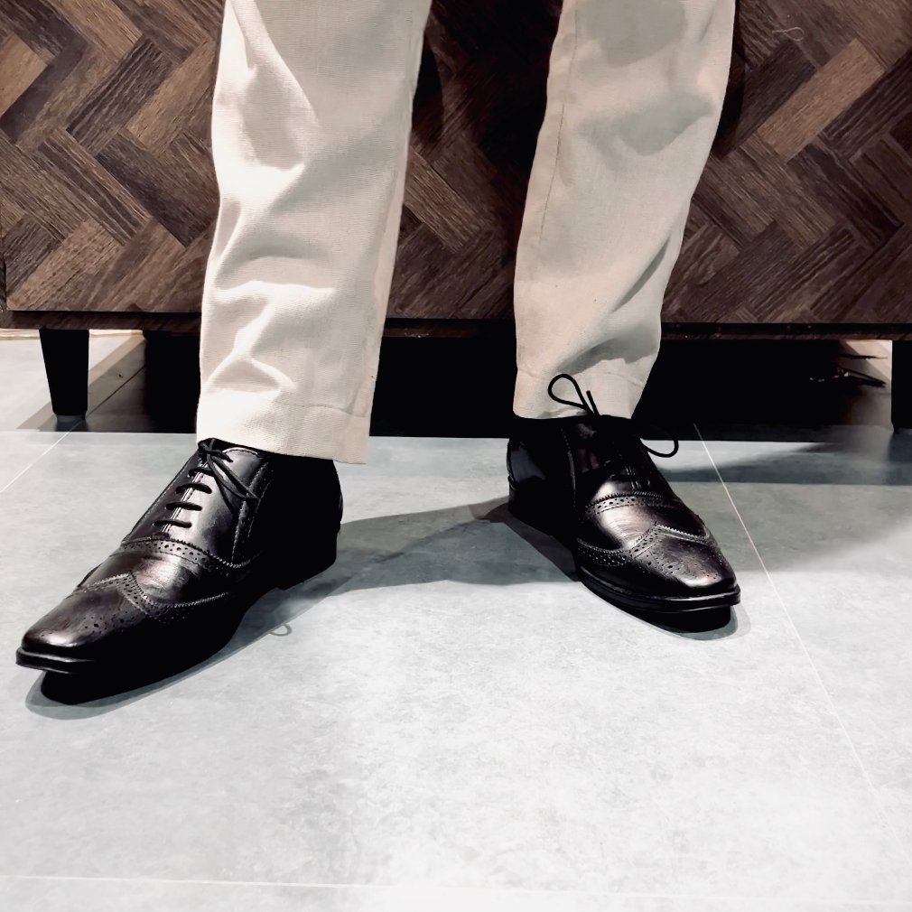 Handcrafted Brogue Black Formal Lace-up Shoes (Black)
