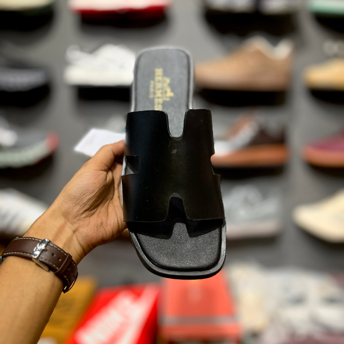 HERME Slippers | H | Black